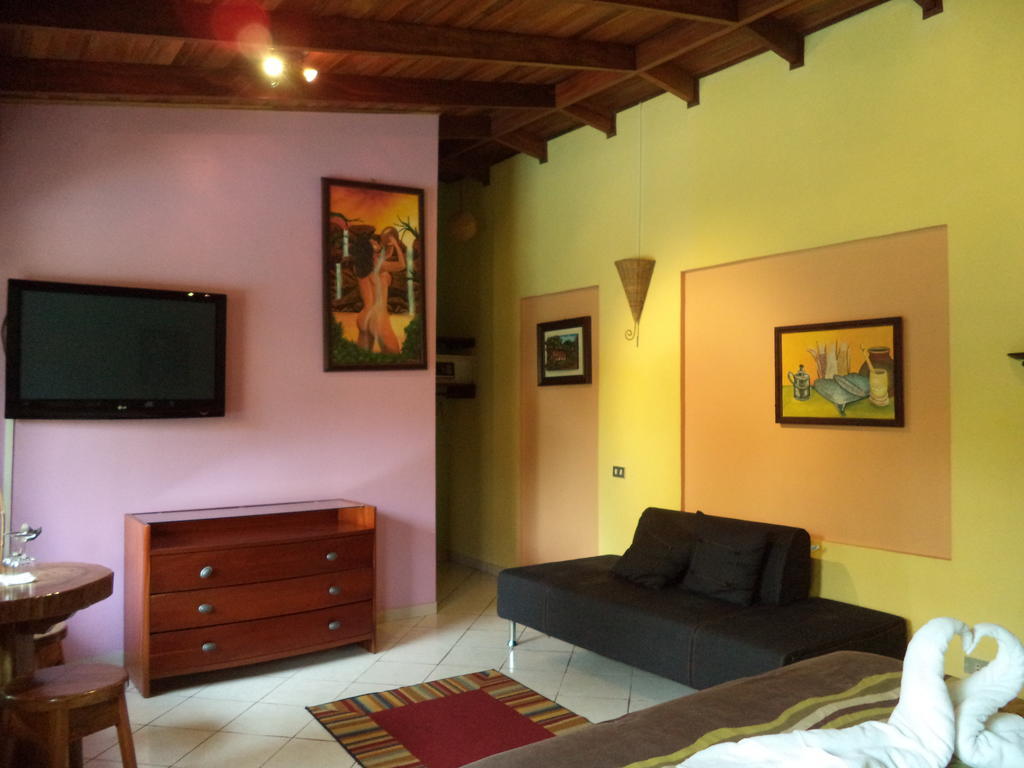 Hotel Vagabondo La Fortuna Bagian luar foto