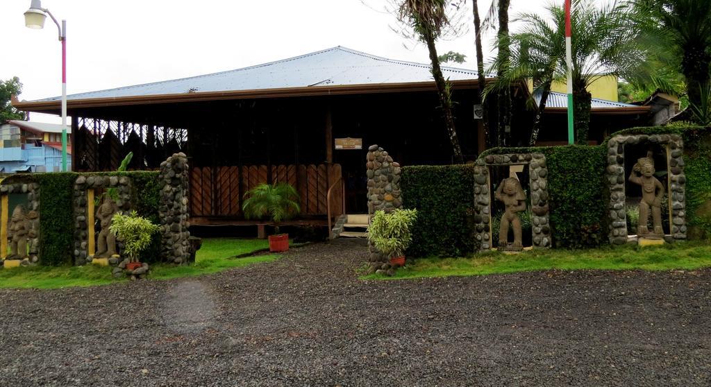 Hotel Vagabondo La Fortuna Bagian luar foto
