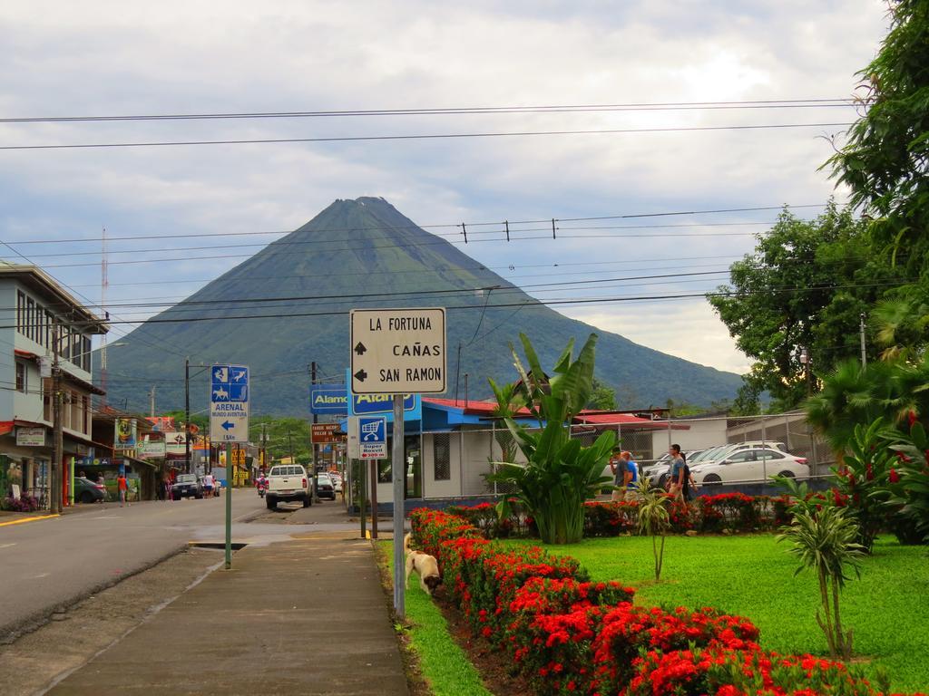 Hotel Vagabondo La Fortuna Bagian luar foto