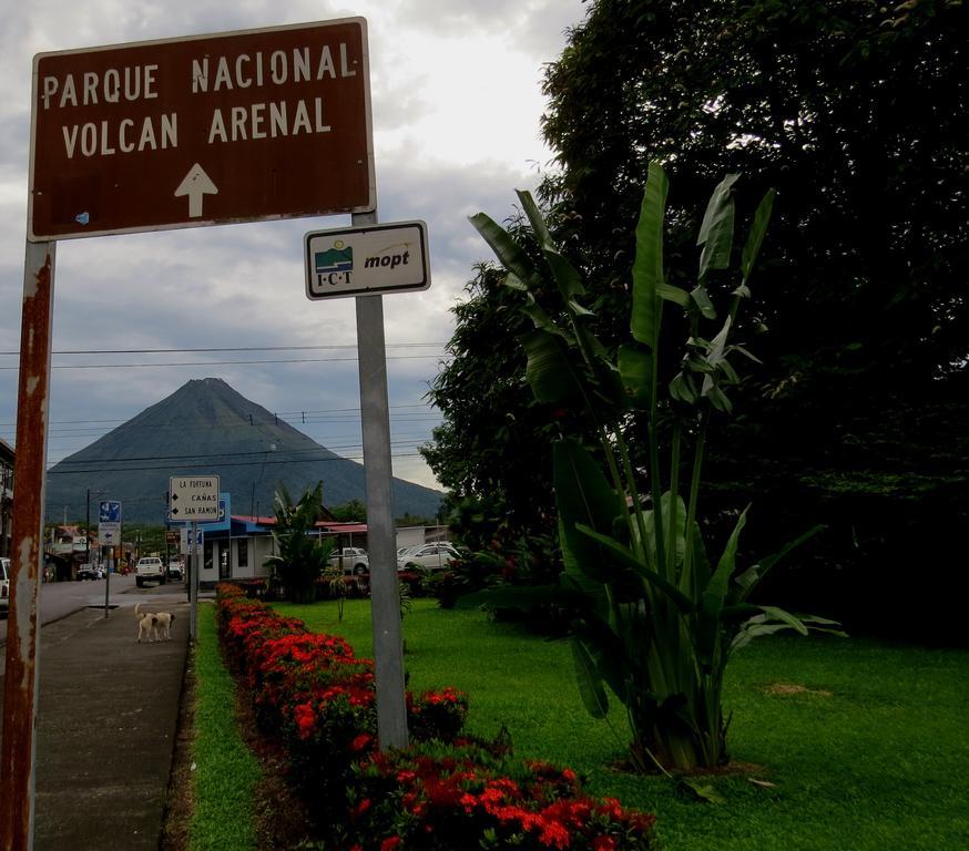 Hotel Vagabondo La Fortuna Bagian luar foto