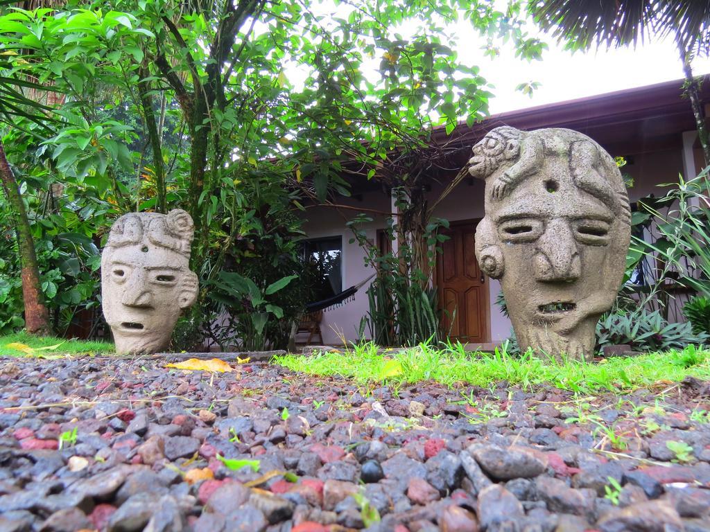 Hotel Vagabondo La Fortuna Bagian luar foto