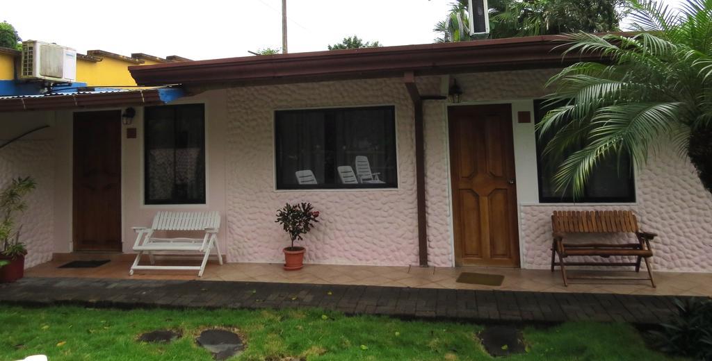 Hotel Vagabondo La Fortuna Bagian luar foto