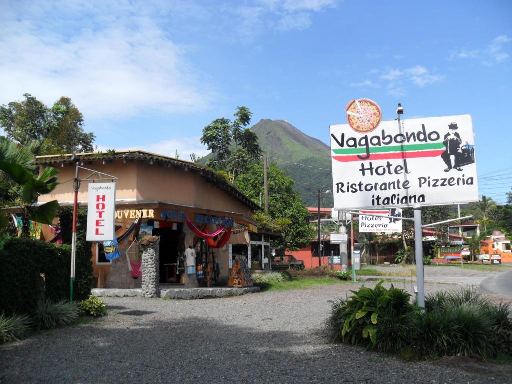 Hotel Vagabondo La Fortuna Bagian luar foto