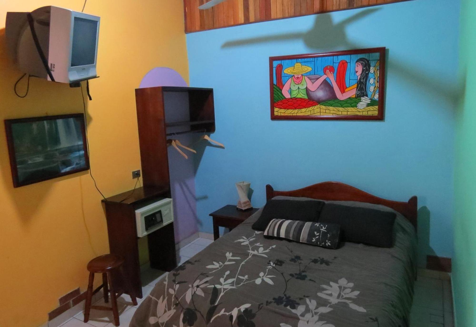 Hotel Vagabondo La Fortuna Bagian luar foto